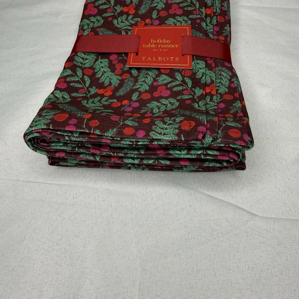 New‎ Talbots Holiday Table Runner Green Burgundy Holly Berry 82